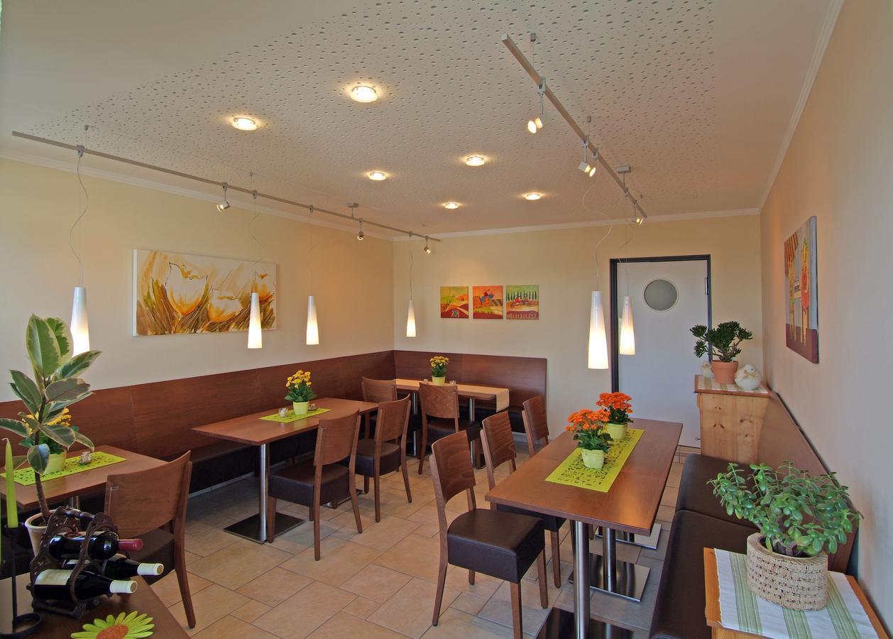 Hotel Haus Am Berg Трир Экстерьер фото
